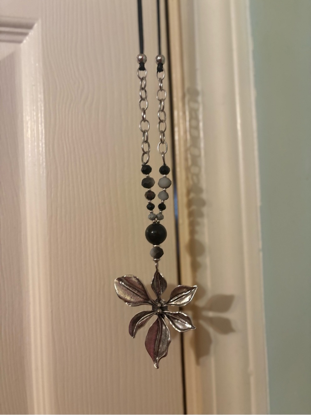 3/20$♥️ Floral Pendant Necklace with Black Beads - Women's Jewelry